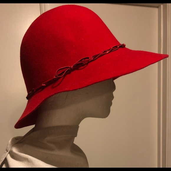 Wide brim Cloche Vintage circular design, clean-lined felt 100% Wool RED HAT - Picture 3 of 6